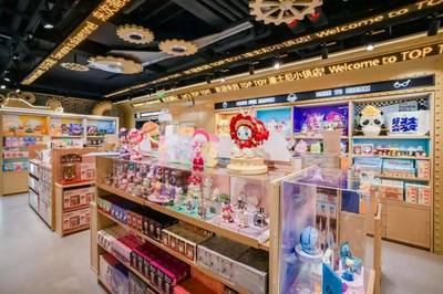 TOP TOY整活潮玩赛道，单店月业绩破三百万，八月GMV破亿的启示