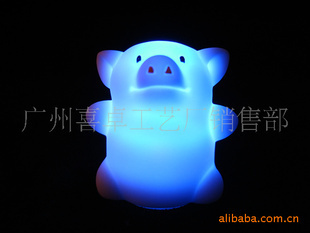 点亮童趣 探索发光玩具的魅力——聚焦发光搪胶PVC注塑公仔产品